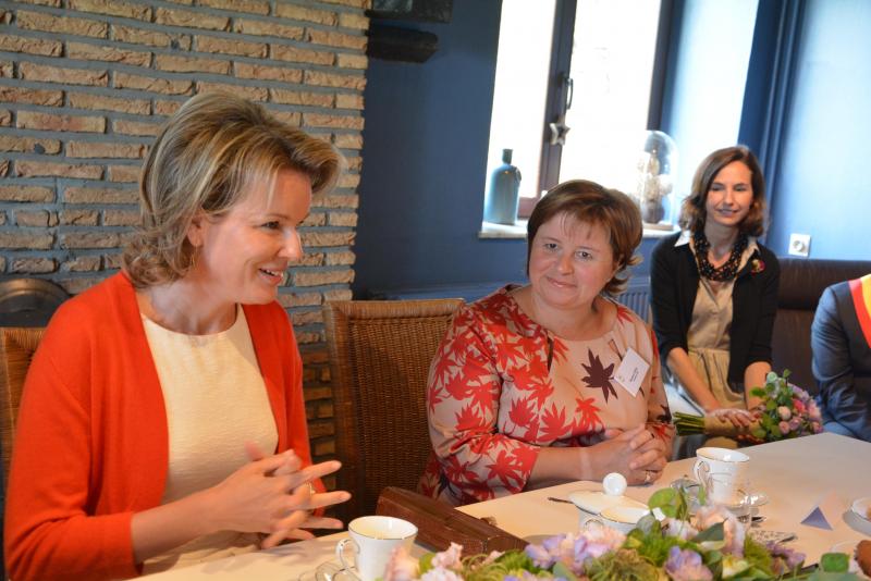 A droite sur la photo, la présidente de l’Uaw a tenu à dédier cette journée de rencontres avec la Reine à l’ensemble des femmes actives dans le monde agricole.