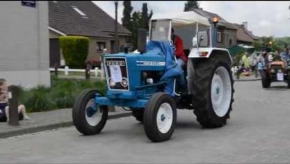 Plus de 180 tracteurs anciens rassemblés à Céroux (photos et vidéos)
