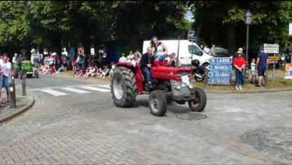 Plus de 180 tracteurs anciens rassemblés à Céroux (photos et vidéos)