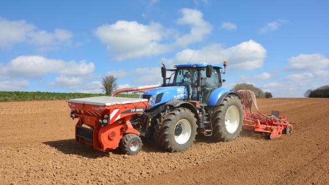 La puissance est classiquement la première caractéristique évoquée lorsque se pose la question de l’investissement dans un nouveau tracteur. Et c’est là que surgit le premier écueil: de quoi parle-t-on concrètement?