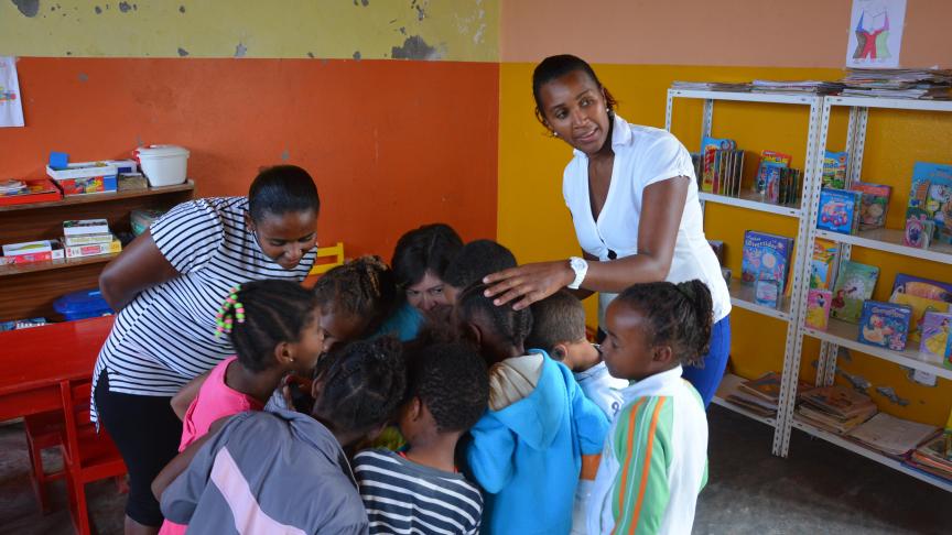 «La population cap-verdienne est très jeune de sorte que l’éducation joue un rôle majeur pour relever les défis du pays», défend Isaurinda, institutrice à l’école maternelle de Lagoinha, petit village sis à une altitude de 1.500 m au milieu d’un plateau d’altitude semi-désertique.