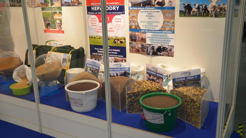 Parmi les services et produits présentés dans les stands,  on trouve évidemment des firmes de l’agrofourniture.