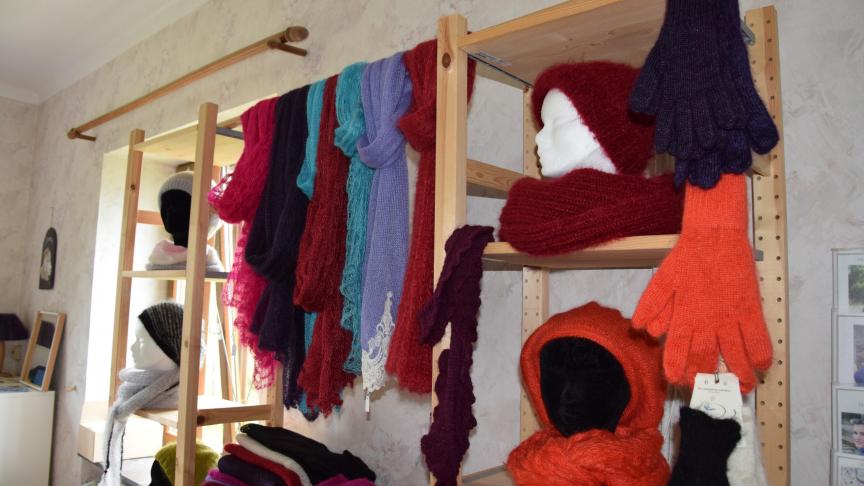 Le lavage, tissage et la teinture de la laine sont réalisés par une coopérative française spécialisée, la Sica Mohair.