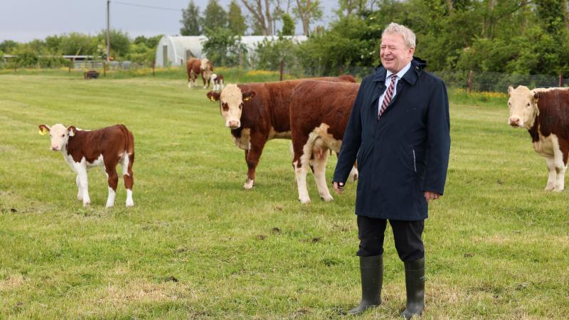 « Les pouvoirs publics pourraient par exemple acheter des engrais à des prix de marché  plus compétitifs et à les proposer à des prix inférieurs aux agriculteurs »,  suggère le commissaire Janusz Wojciechowski.