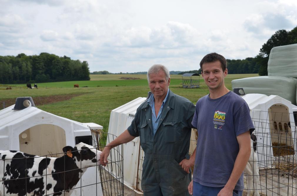 Eddy et Jonas Pussemier s’attèlent tous deux à leur manière à faire des concours un véritable lieu  de rencontres entre éleveurs au milieu de leurs animaux dans une ambiance conviviale.
