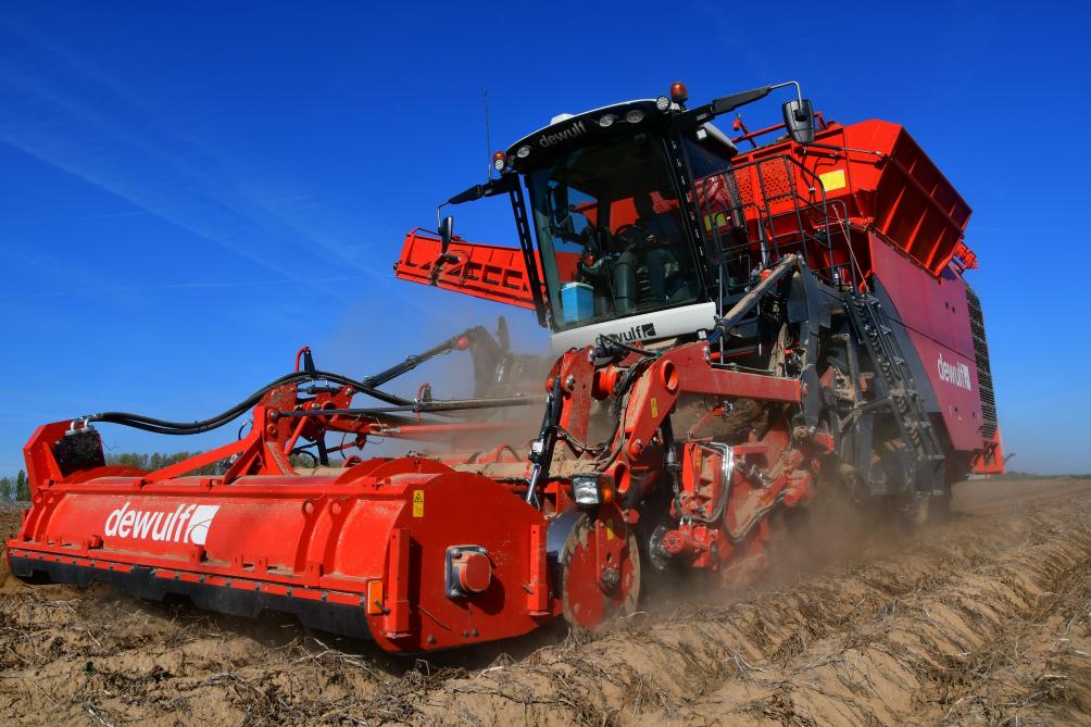 Planteuses Et Arracheuses De Pommes De Terre La Tendance Va Vers Les Machines A Quatre Rangs Sillonbelge Be
