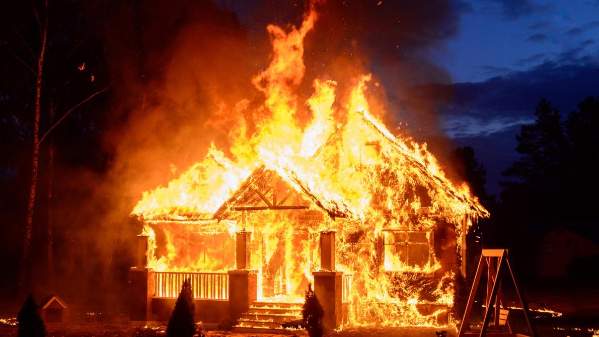 La Maison Brule Et Nous Regardons Ailleurs Sillonbelge Be