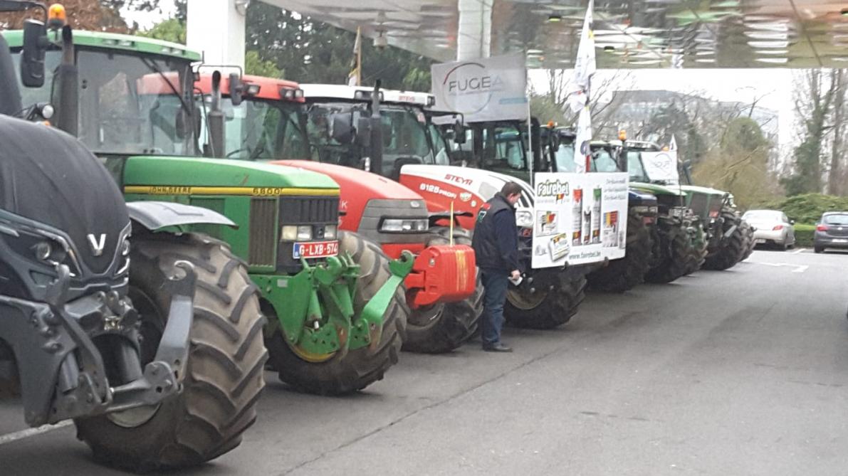 Une cinquantaine d’agriculteurs avait le déplacement jusqu’à Diegem  pour exposer leurs préoccupations au secteur de la grande distribution.