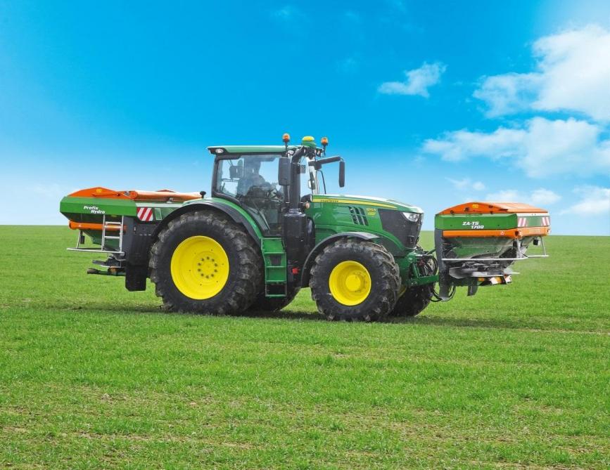 Pour épandre des engrais très disparates, Amazone suggère  d’utiliser une combinaison avant-arrière de distributeurs d’engrais