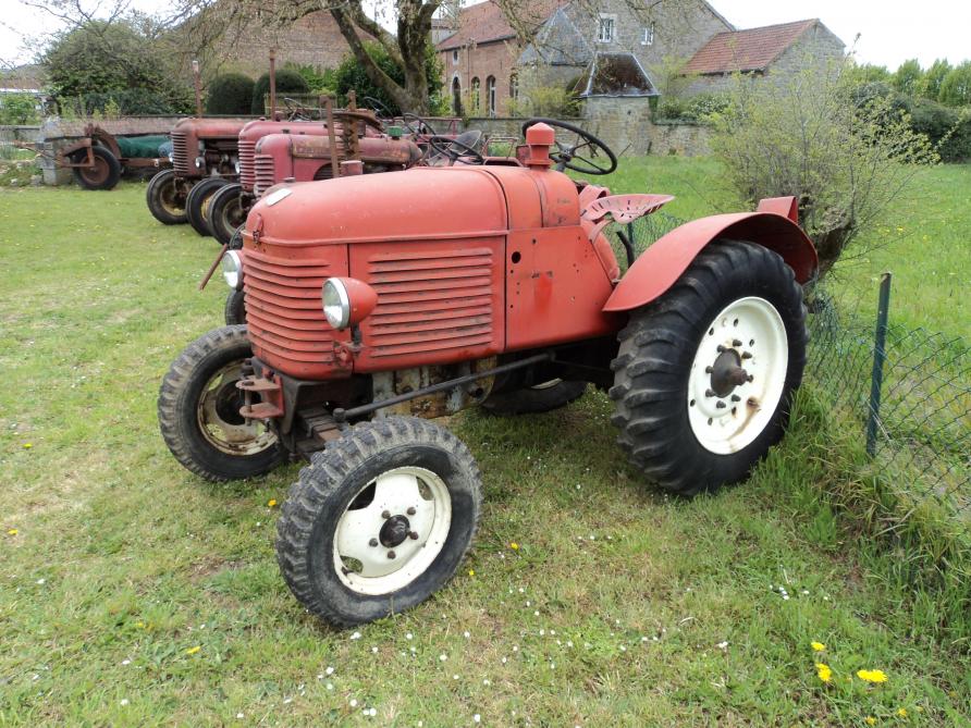 Le 180 est le premier tracteur construit par Steyr en 1947.  Il s’écoulera à 25.000 exemplaires.