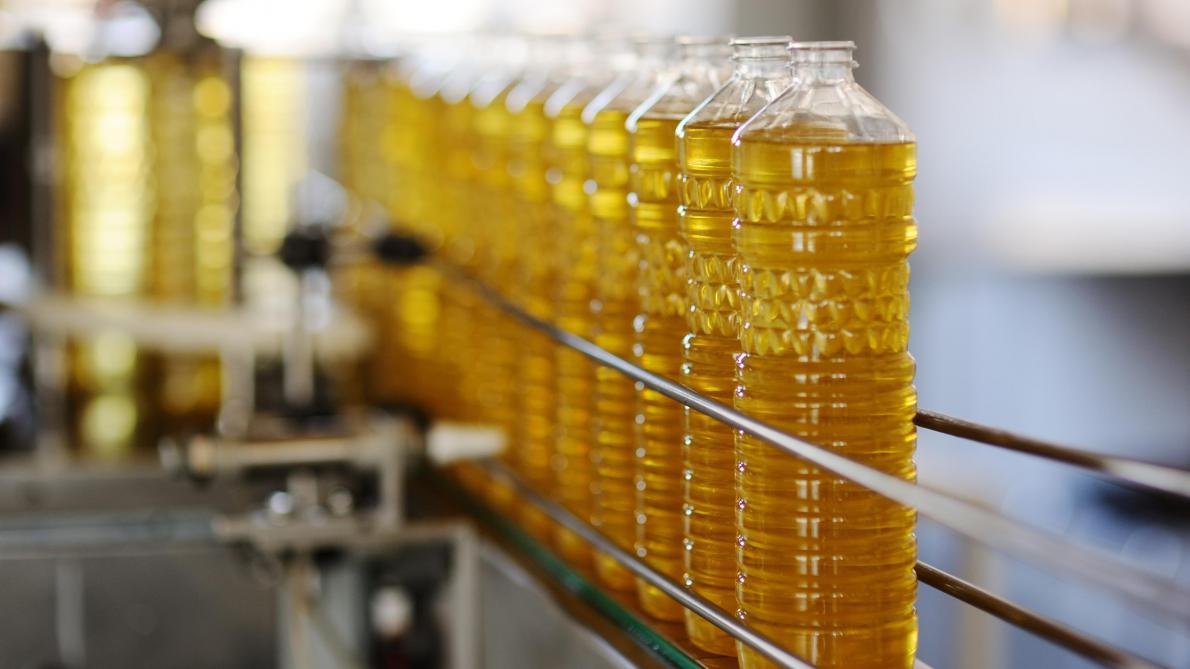 Partout en Europe, le manque d’huile de tournesol se fait ressentir, ce qui oblige les industries agroalimentaires à s’adapter.