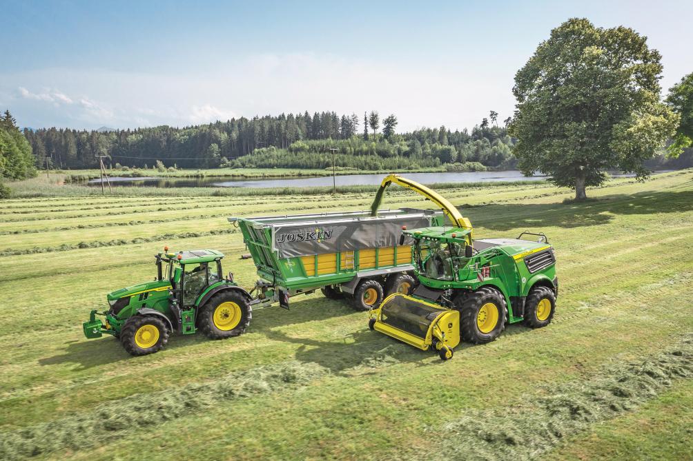 Nouveau design et, surtout, puissance accrue permettent aux ensileuses des séries 8000 et 9000 de John Deere de remporter le prix.