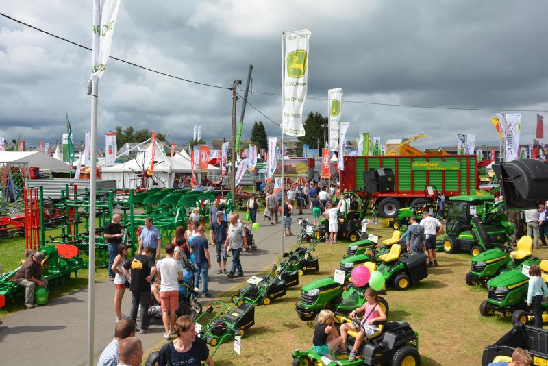 Les exposants se comptent par centaines sur le champ de foire.  Le secteur des équipements y est largement représenté.