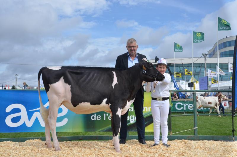 Loric Locht, meilleur showman dans la série jeune du Shomanship.