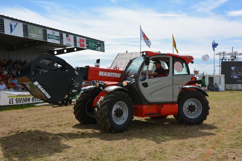 Avec le Comfort steering system, Manitou a développé le premier système de direction variable sur un chariot télescopique.