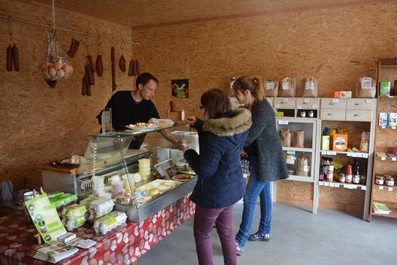 Le référenciel «Prix justes au producteur» entend  notamment inciter et aider les agriculteurs  à se regrouper  et à construire des filières  équitables.