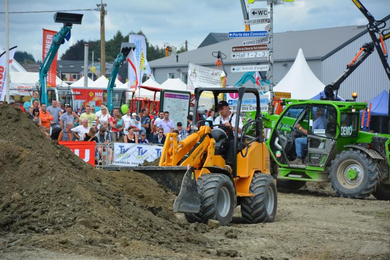 La force de levage du Schäffer 3450 S s’élève à 2.200 kg.