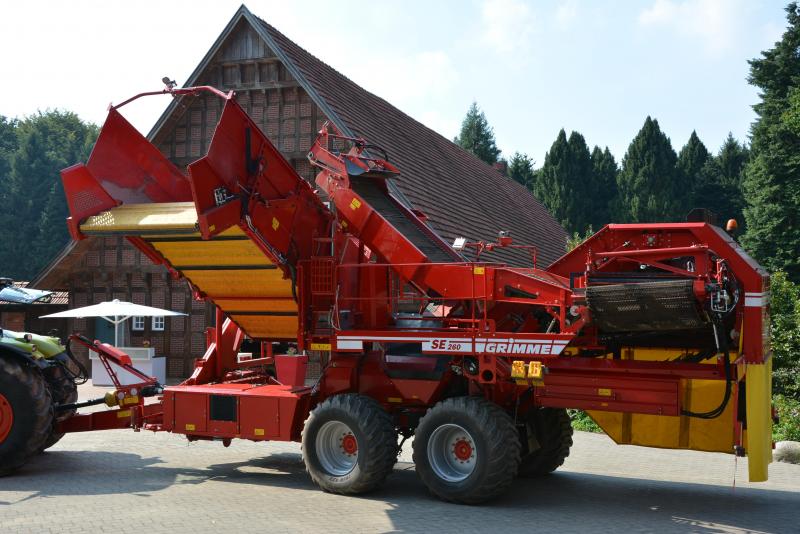 Présentée ici dans sa version prototype, l’EVO 290 sera dévoilée  dans son design définitif à Agritechnica.