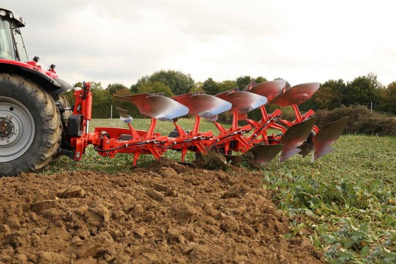 L’innovation « Smart Ploughing » consiste à lever automatiquement et individuellement chaque corps de la charrue,  lors de l’arrivée en fourrière.