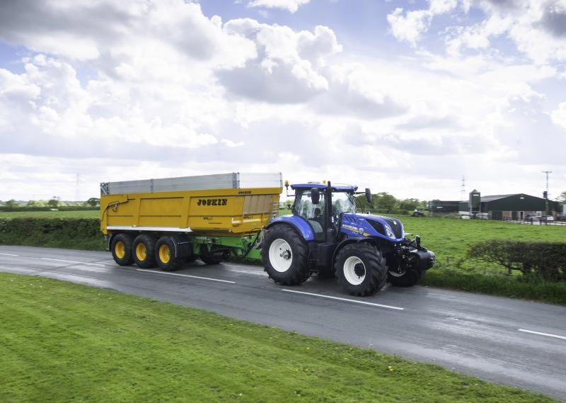 Les tracteurs T7 châssis long bénéficient désormais d’un concept de suspension actif.