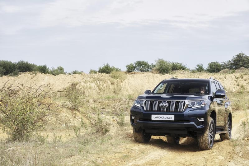 En mode tout-terrain, le Land Cruiser excelle grâce à ses nombreuses technologies, même dans les conditions extrêmes.