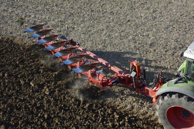 La SPMF8 est destinée aux tracteurs de 100 à 220
ch .