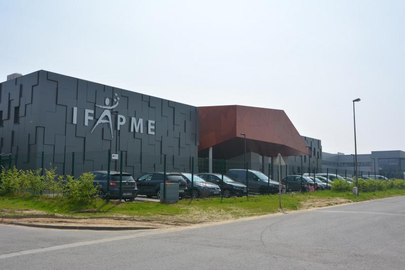 Depuis septembre 2015, les cours ont lieu dans un batiment moderne intégrant un atelier de 400 m² spécifiquement dédié à la formation  en machines agricoles et horticoles.