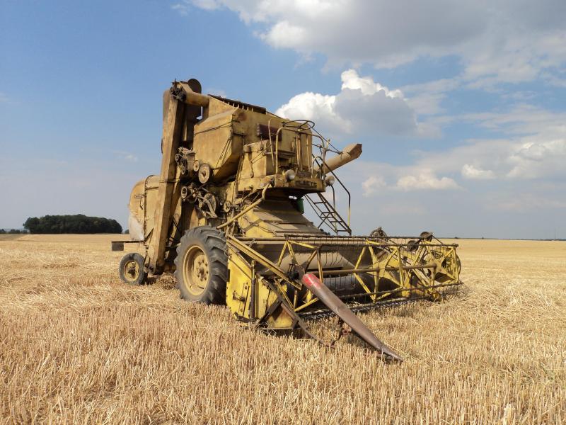 Cette Claeys MZ livrée en août 1958 récolte des céréales depuis 60 ans
!