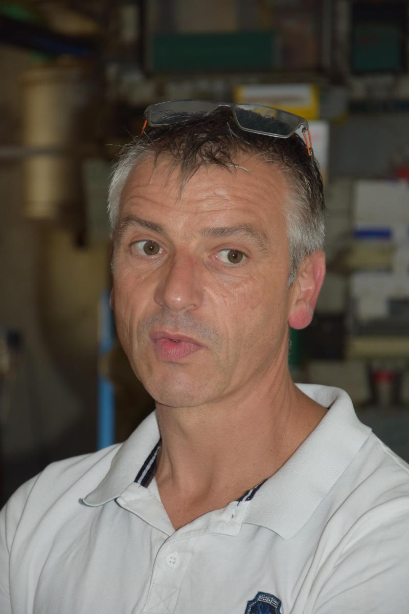 Stéphane Gicquel s’est joint à ses frères dans le Gaec pour prendre en charge la laiterie.