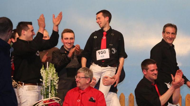 Jonas Pussemier s’est notamment vu attribué la bannière du meilleur éleveur lors de la Nuit de la Holstein 2017, un prix récompensant l'éleveur ayant marqué le plus de points avec des animaux issus de son élevage et nées dans son élevage.