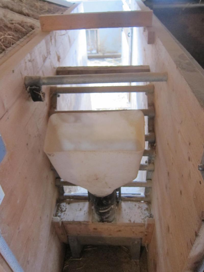 Zone d’alimentation séparée de la loge par une cloison en bois (loge Welser).