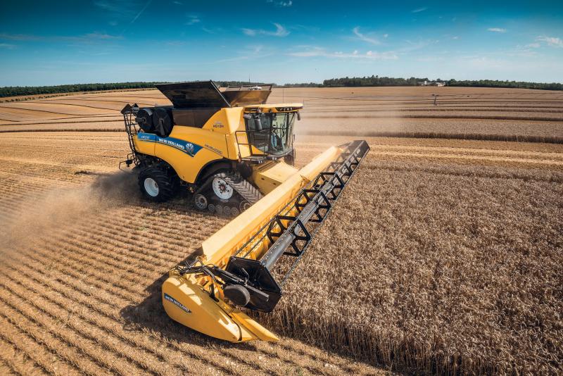 Le système IntelliSense ajuste automatiquement les réglages de la machine pour réduire les pertes et augmenter la qualité du grain.