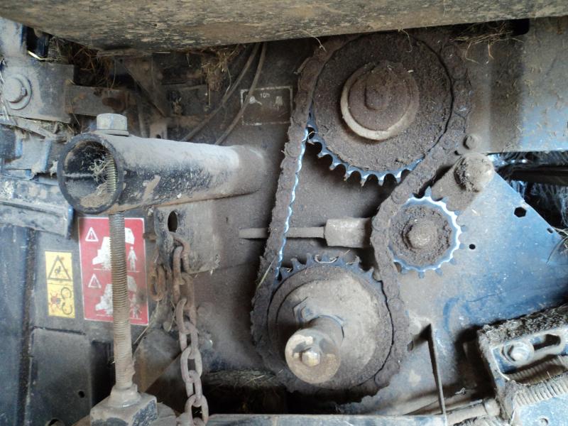 Les éléments de transmission doivent être inspectés et les chaînes lubrifiées.