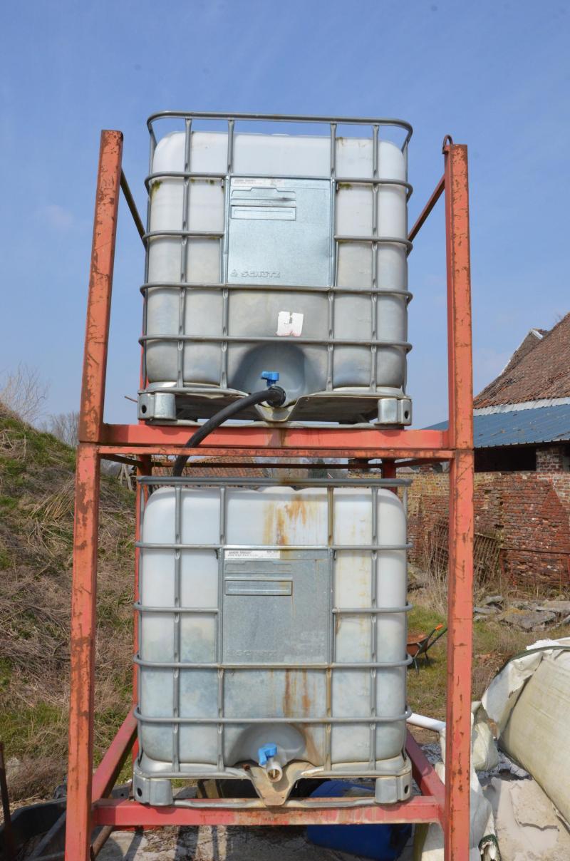 Vue partielle d’un phytobac, équipement destiné au stockage et traitement des effluents de pulvérisation.