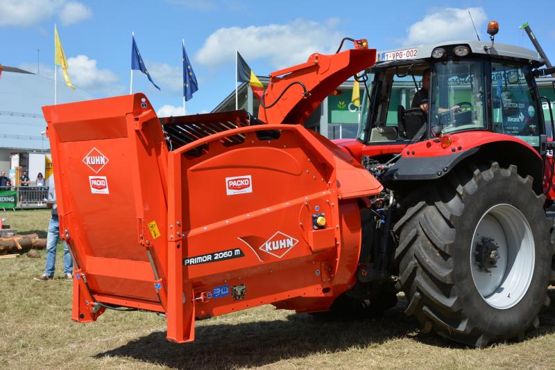 Lors du paillage, la fonction Cleanstraw permet de limiter la diffusion  des particules en suspension grâce à trois diffuseurs d’eau.