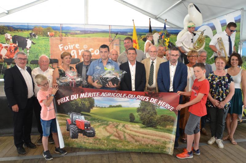 Le prix du mérite agricole revient à Hugues et Kelly Havelange, d’Olne; le prix coup de coeur revient aux Services de remplacement agricole Région Herbagère.