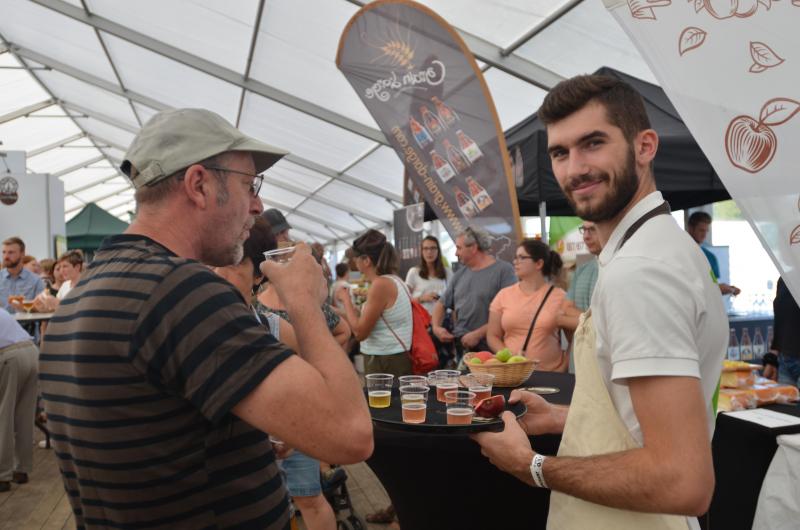Le village gourmand, un lieu à la découverte des artisans et de leurs saveurs locales.