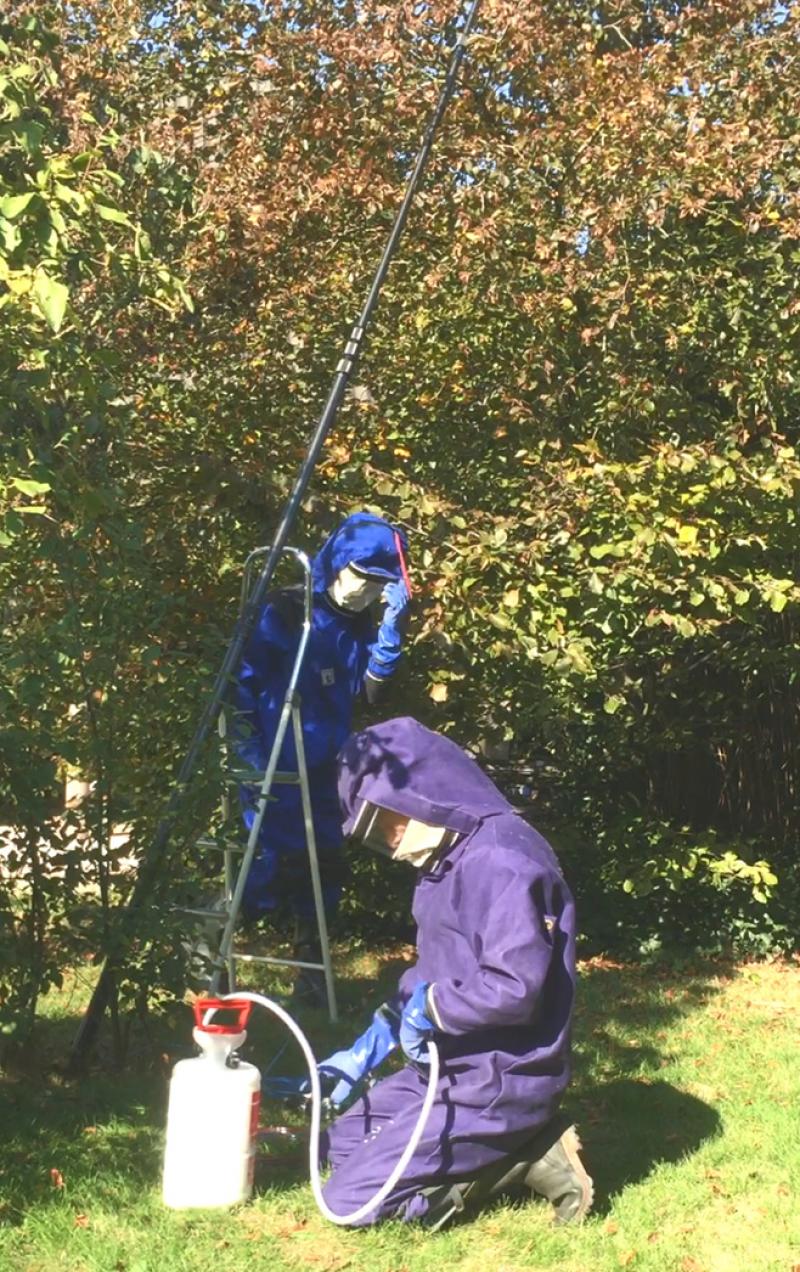 Neutralisation: poudreuse et perche télescopique.