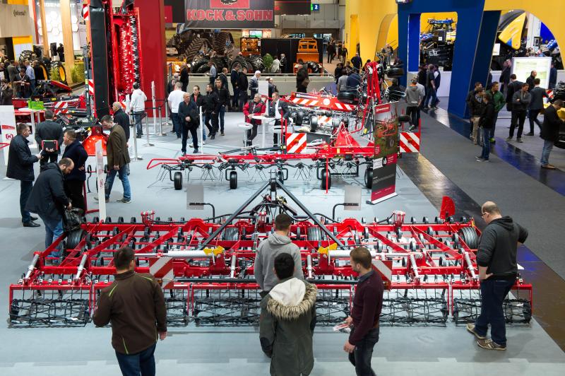 Plus de 450.000
visiteurs arpenteront les 23
halls du Parc des expositions de Hanovre 
à la découverte des dernières innovations en matière de machinisme agricole.