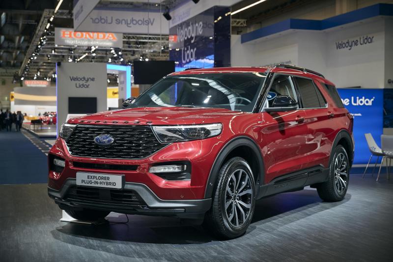 Aux Kuga et Puma hybrides, Ford ajoute l’Explorer, lui aussi en une version partiellement électrifiée.