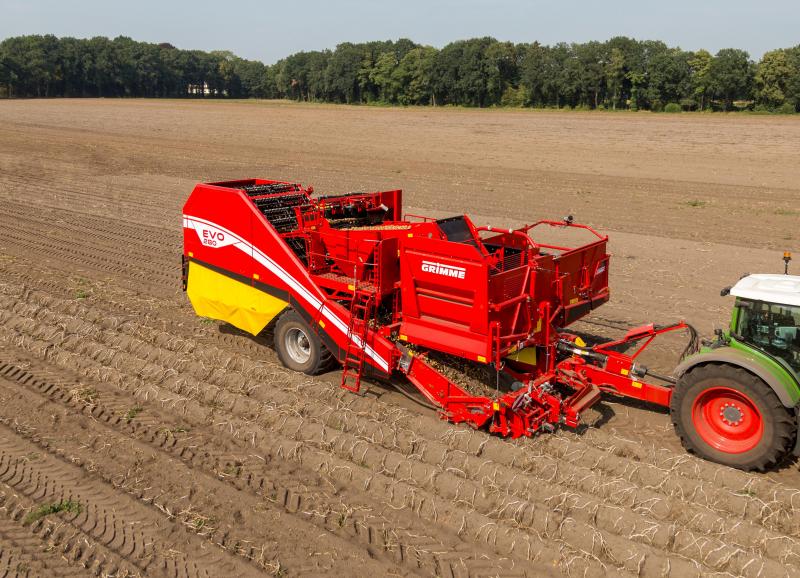 La trémie del’arracheuse Evo 280 affiche une capacité de 8 t.