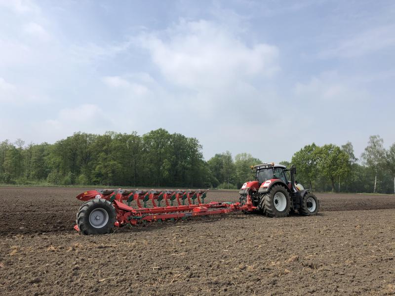Kverneland commercialise la charrue 6300
S en différents modèles de 5 à 8
corps.