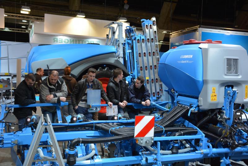 A Agribex, on se renseigne avant, éventuellement, de concrétiser  un achat dans les semaines ou mois qui suivent.