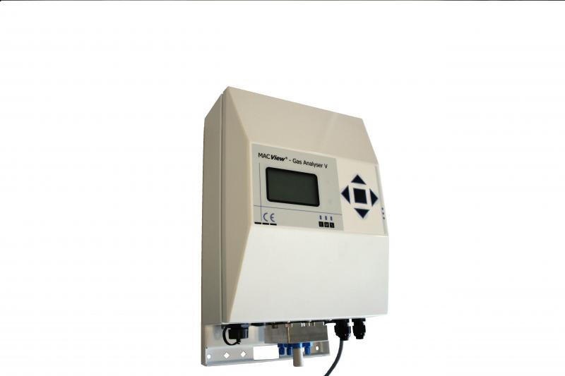 La calibration de la sonde à ammoniaque et au dioxyde de carbone (NH 3  Analyzer de  Environmental Monitoring B.V.) est aisément réalisable à l’aide d’un ordinateur climatique.