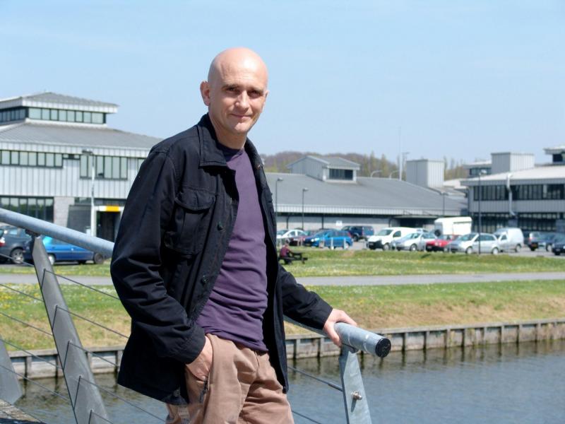 « Les éleveurs savent très bien comment travailler et ce qu’est la quarantaine.  La distanciation sociale est donc appliquée dans l’agriculture depuis un certain temps déjà », explique Hans Nauwynck, qui réfute tout lien entre Covid-19 et élevage.