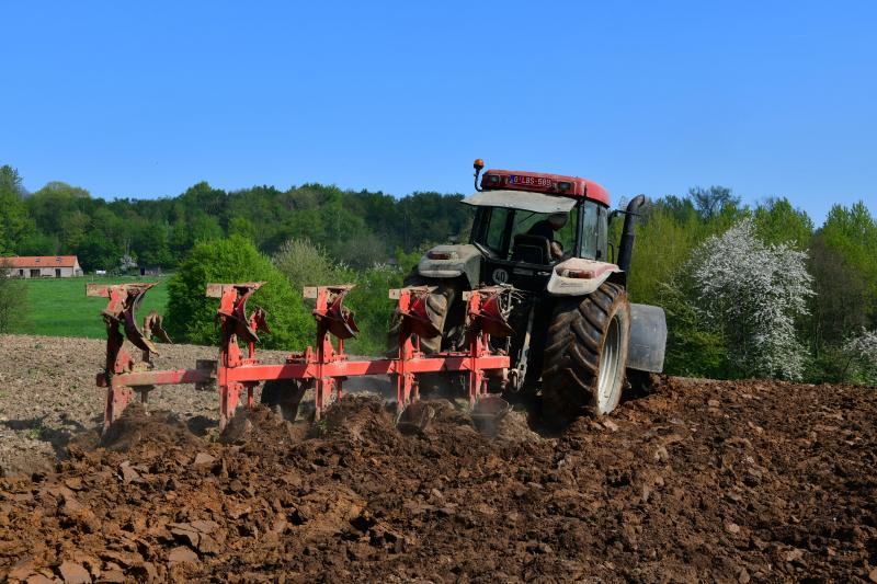 Comme le montre cette étude, l’usage des engrais et amendements pour les grandes cultures est loin d’être massif et inconsidéré en Wallonie. Les teneurs des terres arables en éléments minéraux essentiels pour la croissance et le développement des plantes sont globalement stables depuis trente ans.