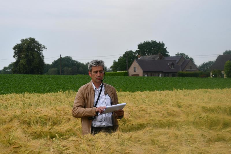 Olivier Mahieu, responsable de l’expérimentation au Carah: «Une grosse quarantaine de variétés d’escourgeon a été testée. Il est important de suivre et évaluer sur le terrain les progrès de la sélection.»