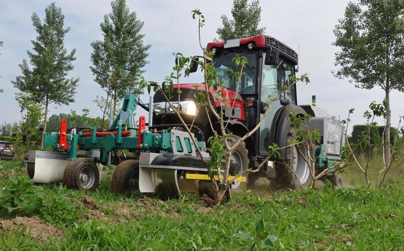 Le modèle XPS du XPower s’adresse aux viticulteurs, pépiniéristes et arboriculteurs  pour le désherbage total des pieds de vignes ou d’arbres.