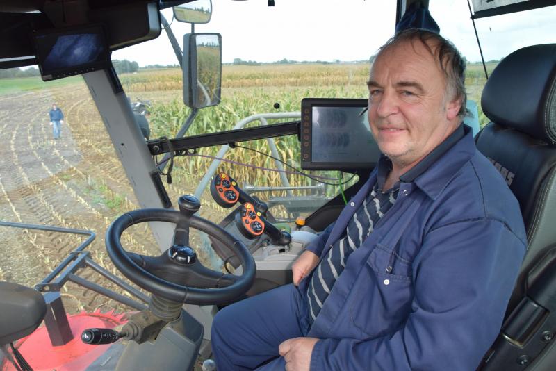 Pour Marc, qui n’a jamais ensilé autrement qu’avec une machine à trémie d’attente, ce type d’engin présente de nombreux avantages.