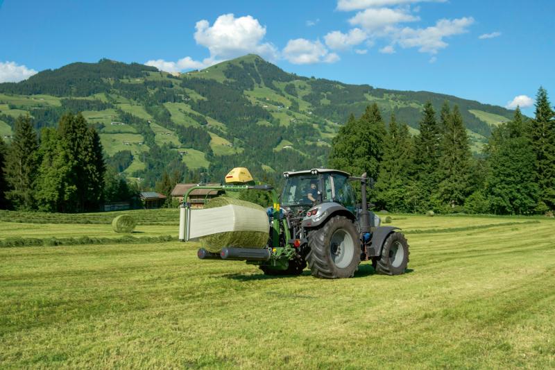 L’EasyWrap 150 permet l’enrubannage de balles de 1,00 m à 1,50 m de diamètre et d’un poids allant jusqu’à 1.600 kg.